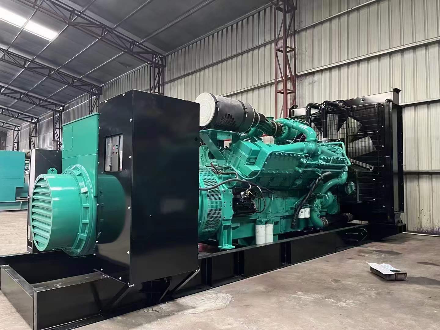 察哈尔右翼后如何降低 800kW 柴油发电机输出电流的波动？