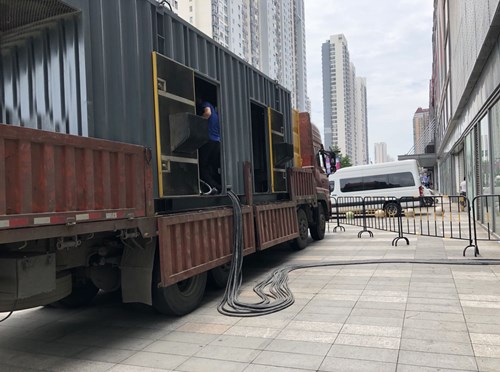 察哈尔右翼后低温环境下，柴油发电机组电池充满电的具体时间受哪些因素影响？