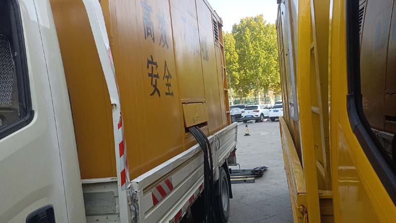 察哈尔右翼后如何判断柴油发电机组和UPS电源的切换时间是否符合要求？
