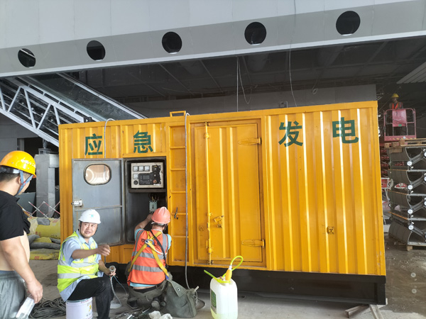 察哈尔右翼后怎样判断空气滤清器是否需要更换？